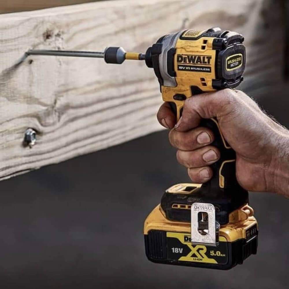 ����� �� ���� ������������ ����������� DeWALT DCK2051E2T 