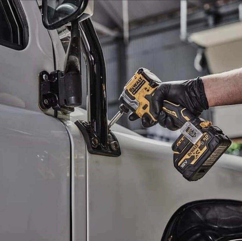 ����� �� ���� ������������ ����������� DeWALT DCK2050E2T 