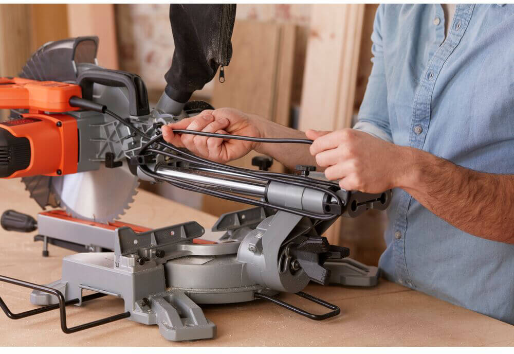���� ����������� ������� BLACK+DECKER BES700 