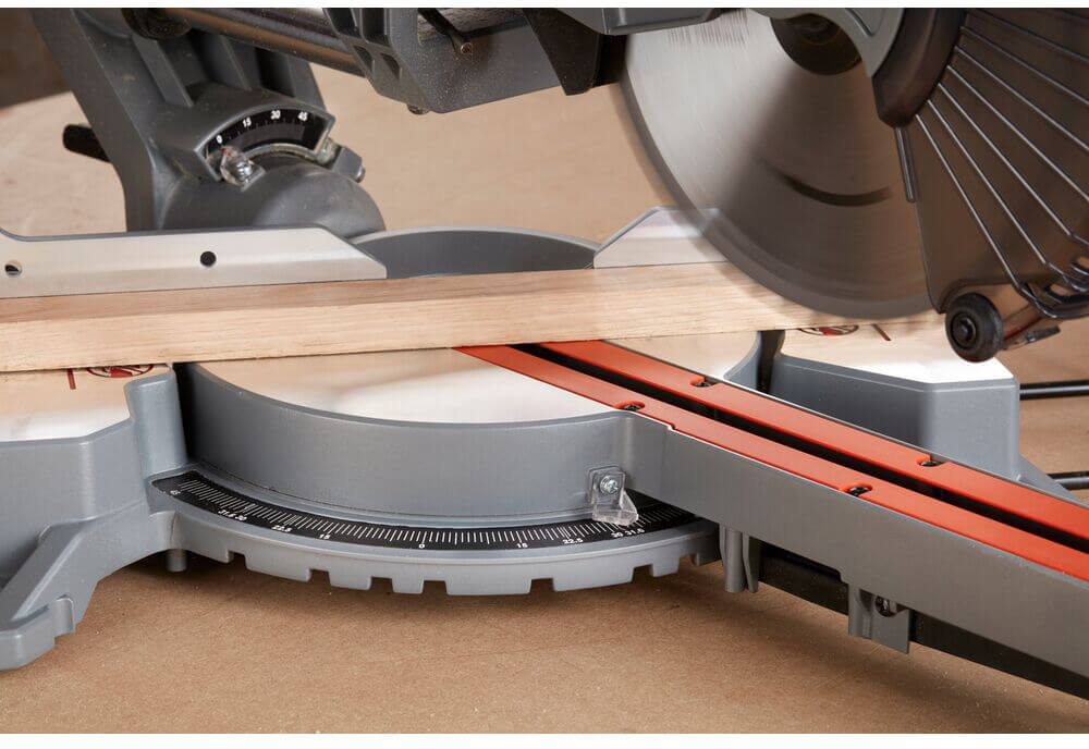 ���� ����������� ������� BLACK+DECKER BES710 