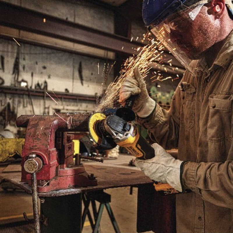 ����� �� ���� ������������ ����������� DeWALT DCK384P2T 