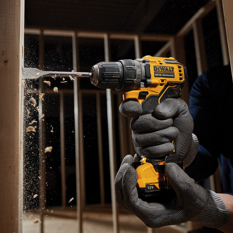 ����� �� ���� ������������ ����������� DeWALT DCK2110L2T 