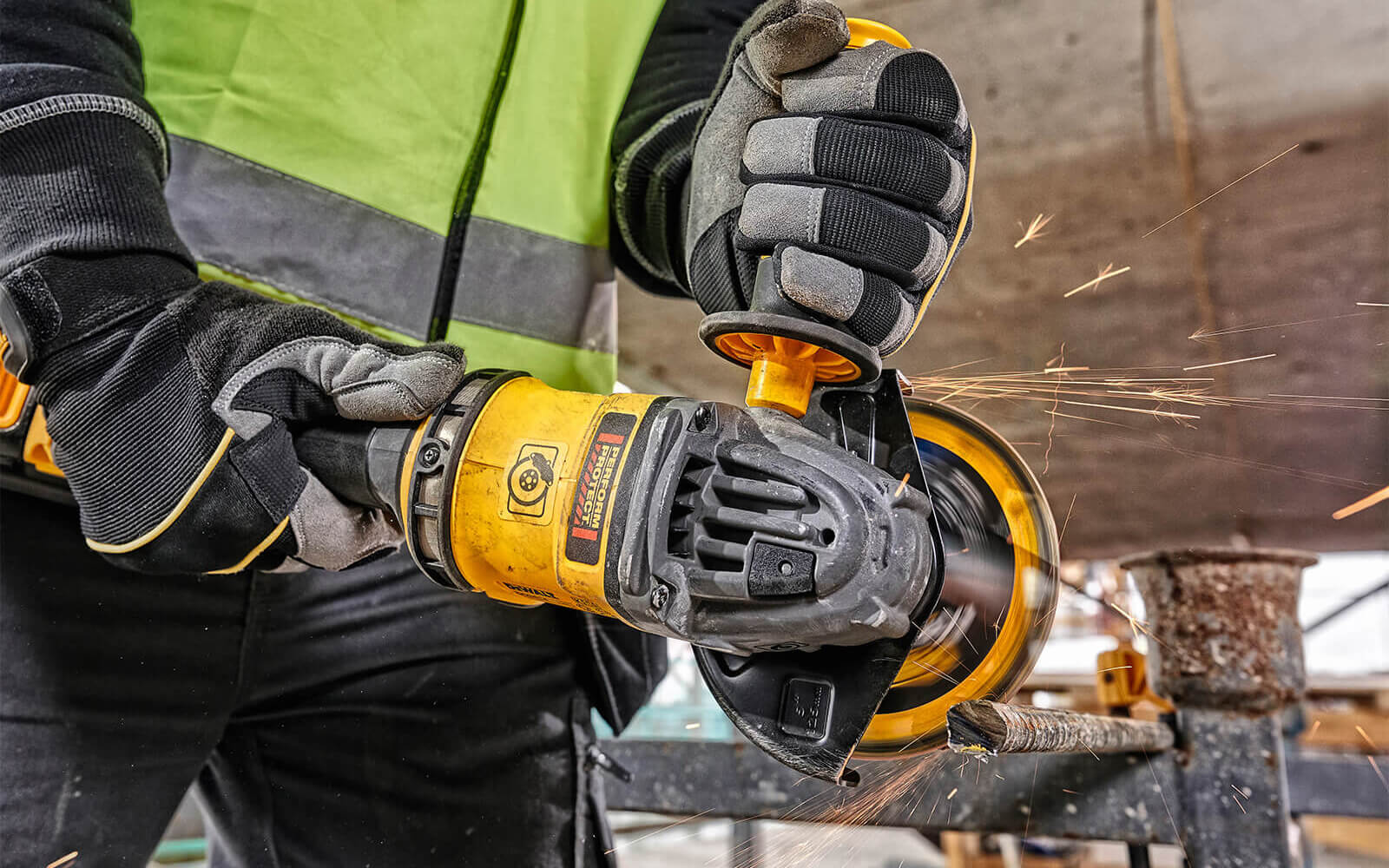 ���������� ������� - �������� �������������� ����������� DeWALT DCG418X2 