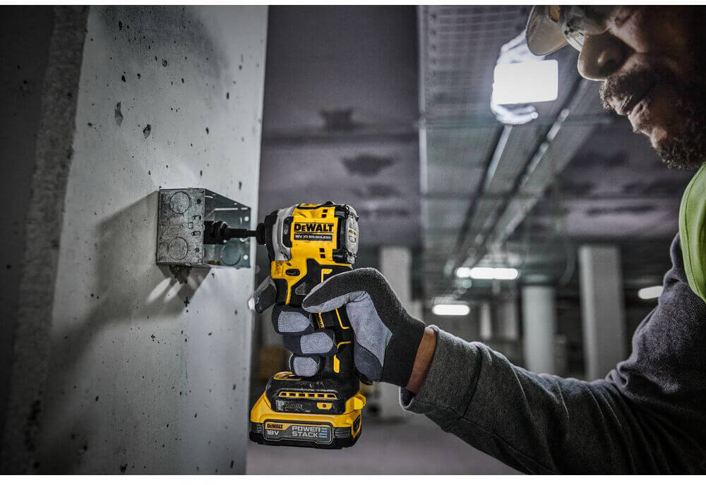 ����� �� ���� ������������ ����������� DeWALT DCK2051H2T 