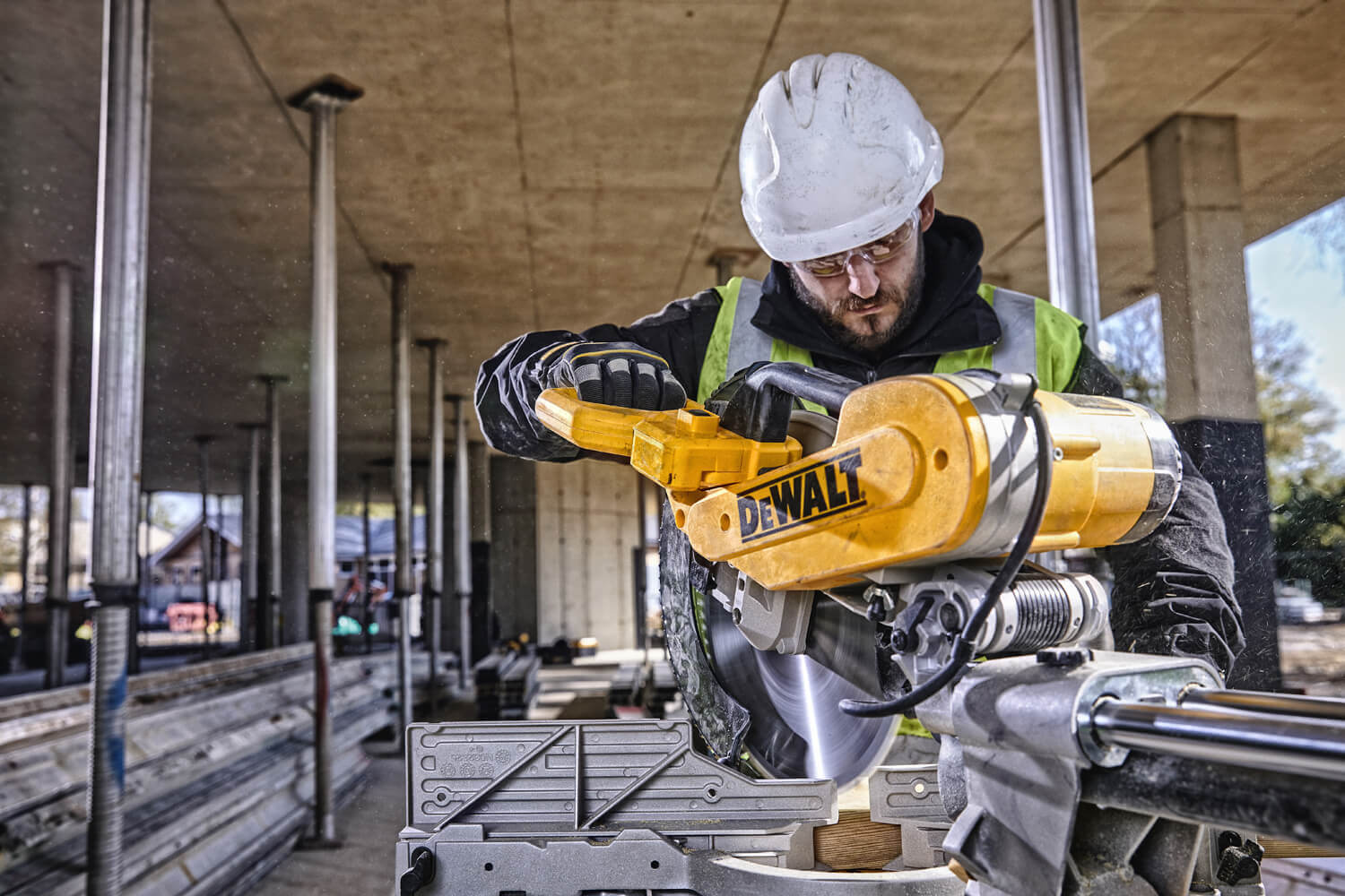 ���� ���������� ������� DeWALT DWS780 