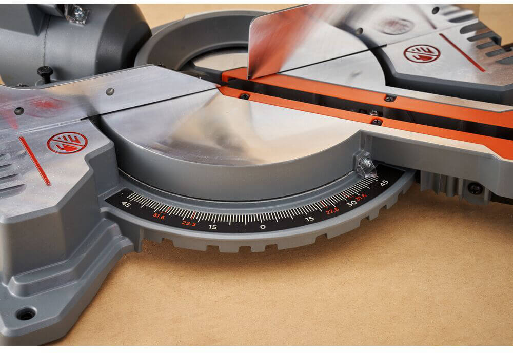 ���� ����������� ������� BLACK+DECKER BES701 