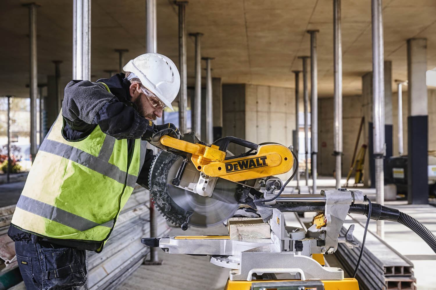 ���� ���������� ������� DeWALT DWS780 