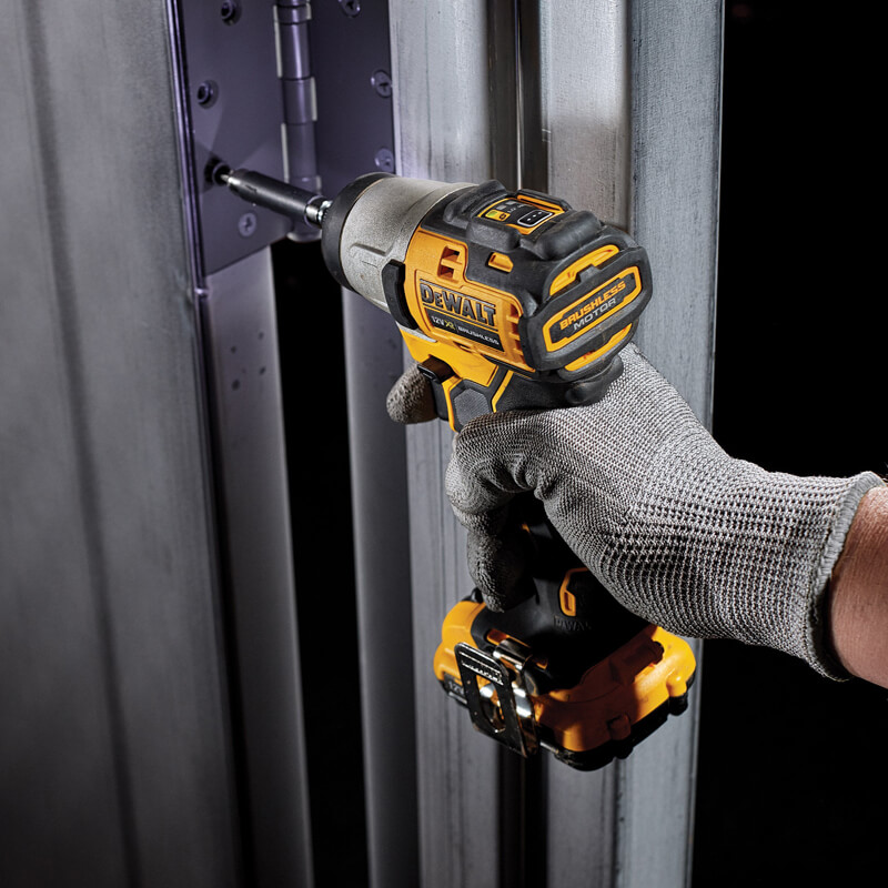 ����� �� ���� ������������ ����������� DeWALT DCK2110L2T 