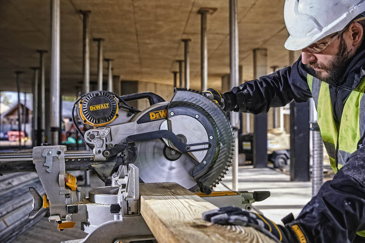 ���� ���������� ������� DeWALT DWS780 