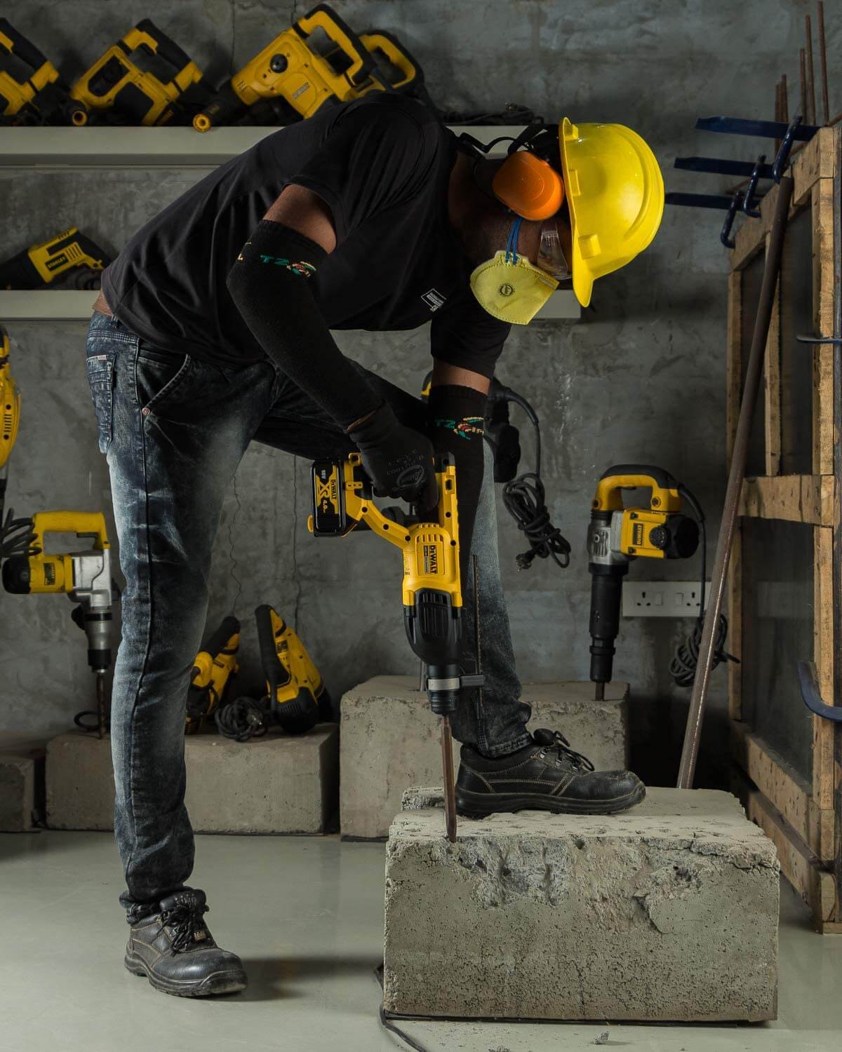 ���������� �������������� ����������� SDS-Plus DeWALT DCH133M1 