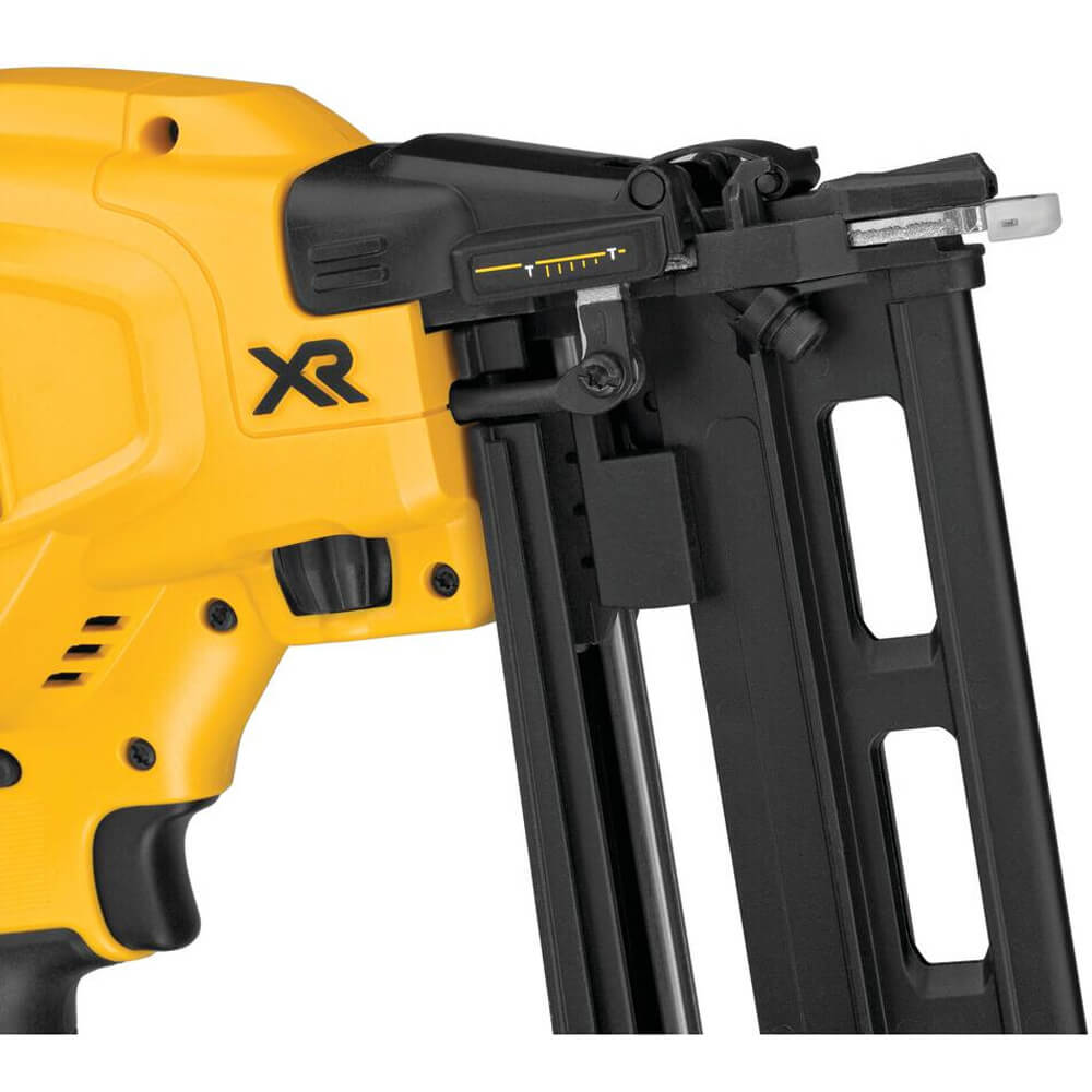 �������� �������������� �������������� ����������� DeWALT DCN662NT 
