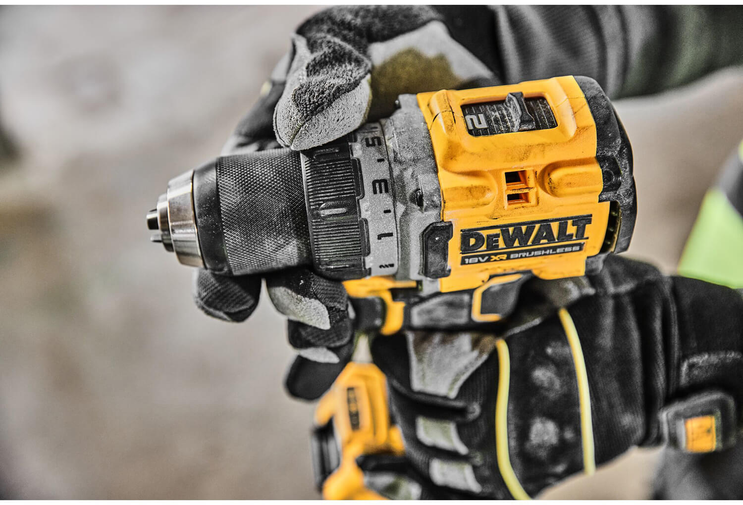 ����� �� ���� ������������ ����������� DeWALT DCK2051E2T 
