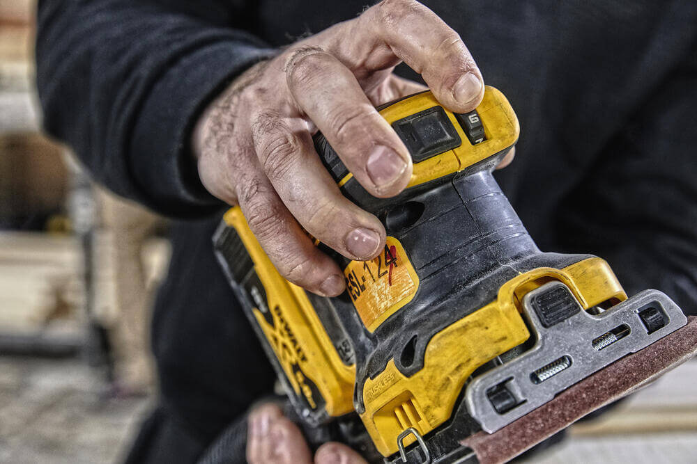 ���������� ������������ �������������� DeWALT DCW200N 