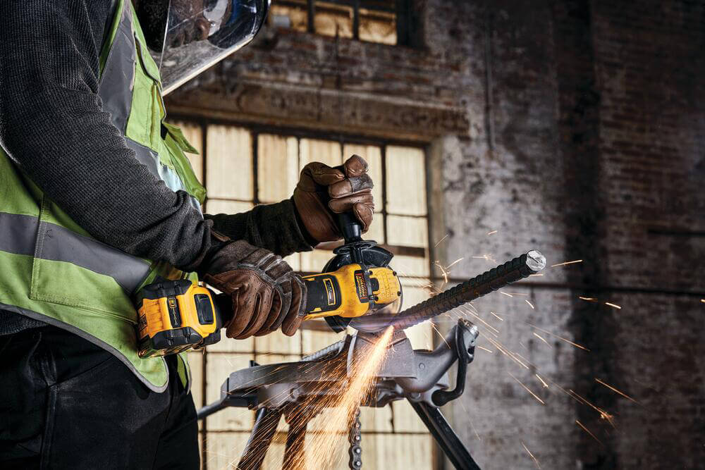 ���������� ������� - �������� �������������� ����������� DeWALT DCG409NT 
